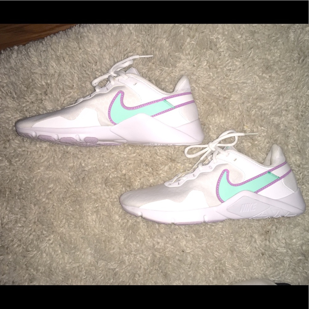 Womens Nike tennis shoes